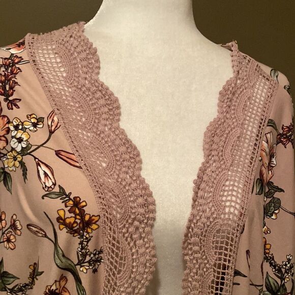 Justify Floral Kimono Cardigan Size L/XL Crocheted Trim - Picture 2 of 8